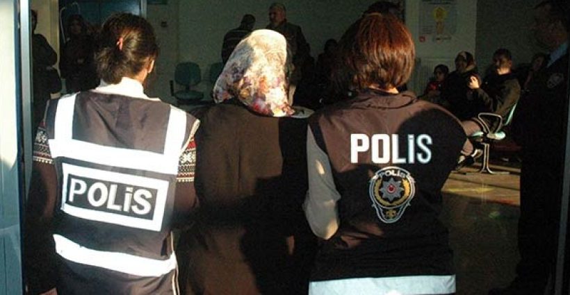 Turquía detiene a una mujer embarazada de 5 meses al no localizar la policía a su marido