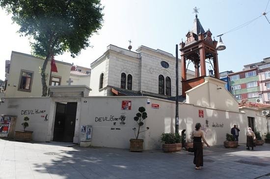 Ataque nacionalista a la iglesia armenia de Estambul