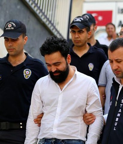 El periodista turco encarcelado Emre Soncan: “El mayor delito de pensamiento es afirmar que el pensamiento es un delito.”
