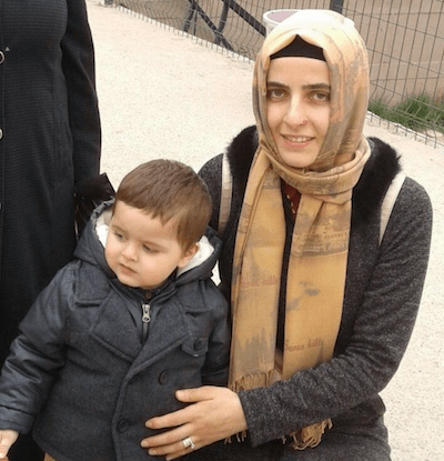 Madre de 30 años detenida por la policía turca durante el funeral de su marido