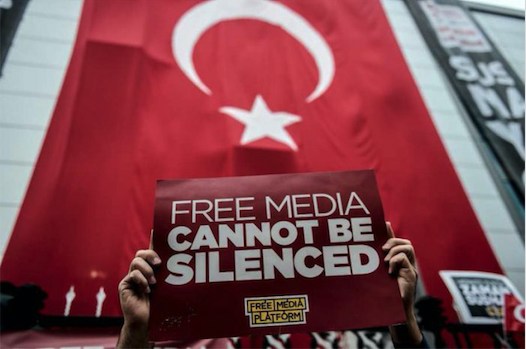 Piden 47 cadenas perpetuas para periodistas críticos en Turquía