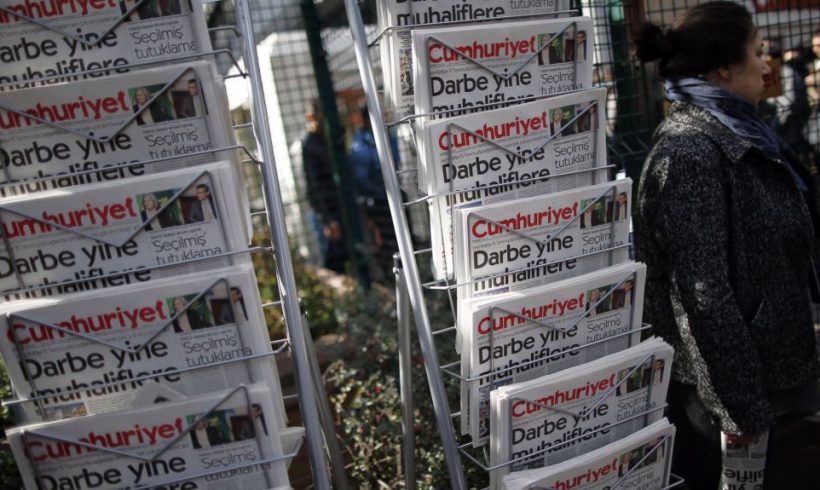 8 periodistas turcos empezarán a cumplir penas de prisión