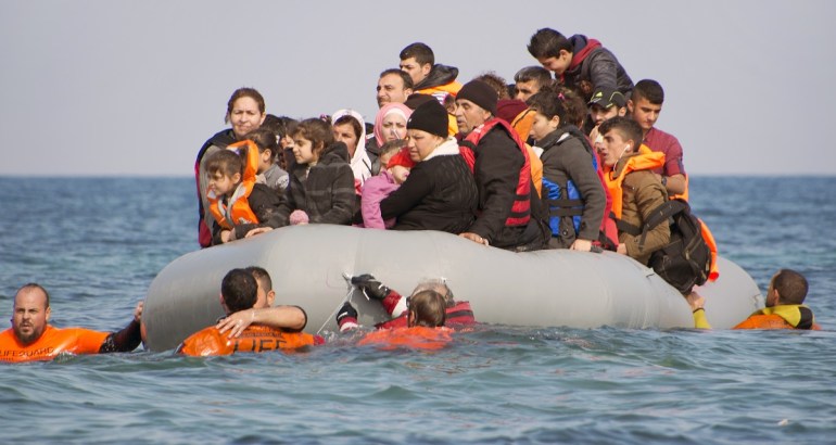 Al menos 16 inmigrantes muertos al naufragar un barco en el mar Egeo frente a una isla griega
