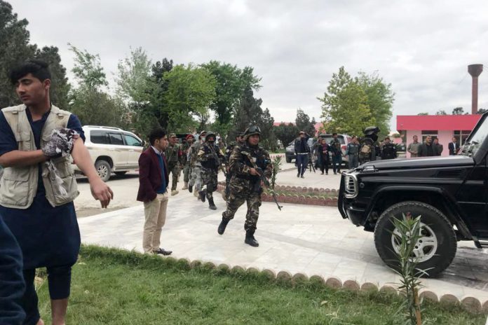 Fundación Maarif y TIKA asaltan un colegio turco con las fuerzas armadas afganas