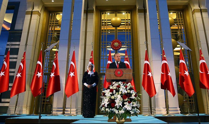DW: «La presidencia turca se hace cargo de la contratación estatal»