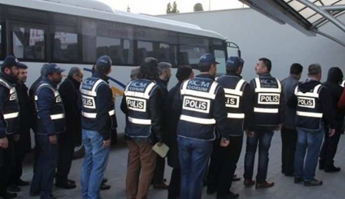 Turquía detiene a 402 personas por vínculos con el movimiento Gülen la semana pasada